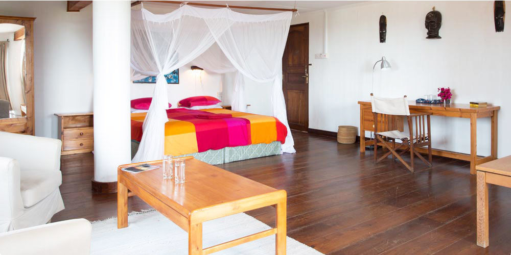 Q-Bar & Guesthouse Дар-эс-Саламе Экстерьер фото