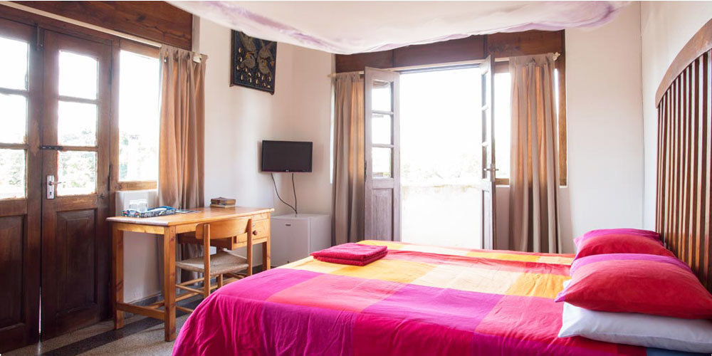 Q-Bar & Guesthouse Дар-эс-Саламе Экстерьер фото